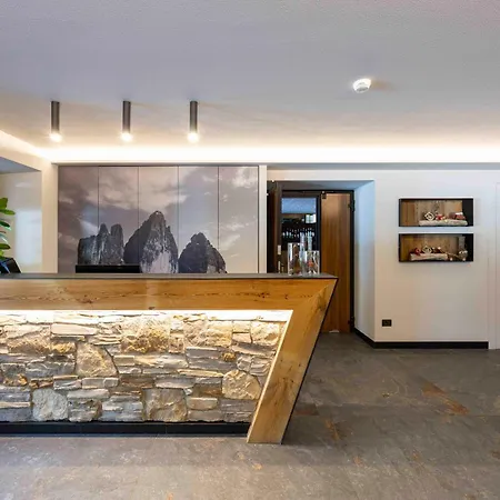 Miralago Hotel